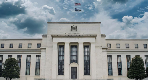 Fed, oggi la decisione sui tassi: probabile conferma, ma cresce la tensione